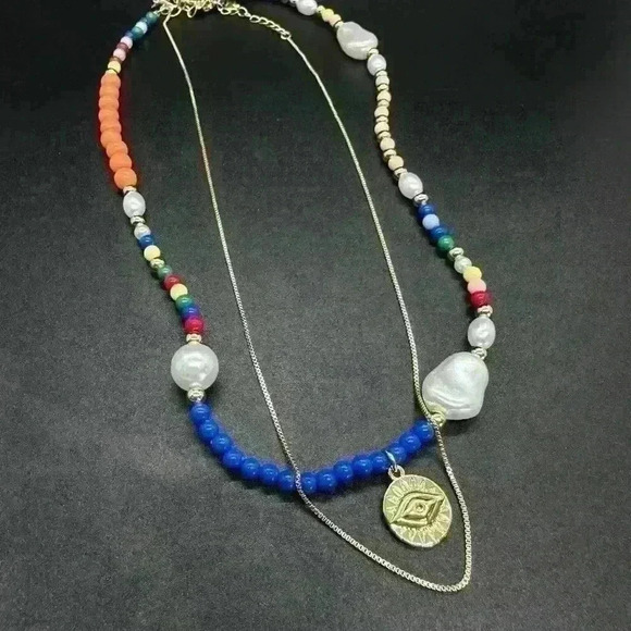 Layered bead and gold charm necklace 💗 - Picture 3 of 4